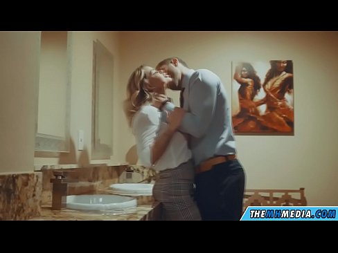 ❤️ Þegar busty ljóska tælir þig á almenningssalerni ❤ Endaþarmsmyndband á is.porngifmag.ru ️❤